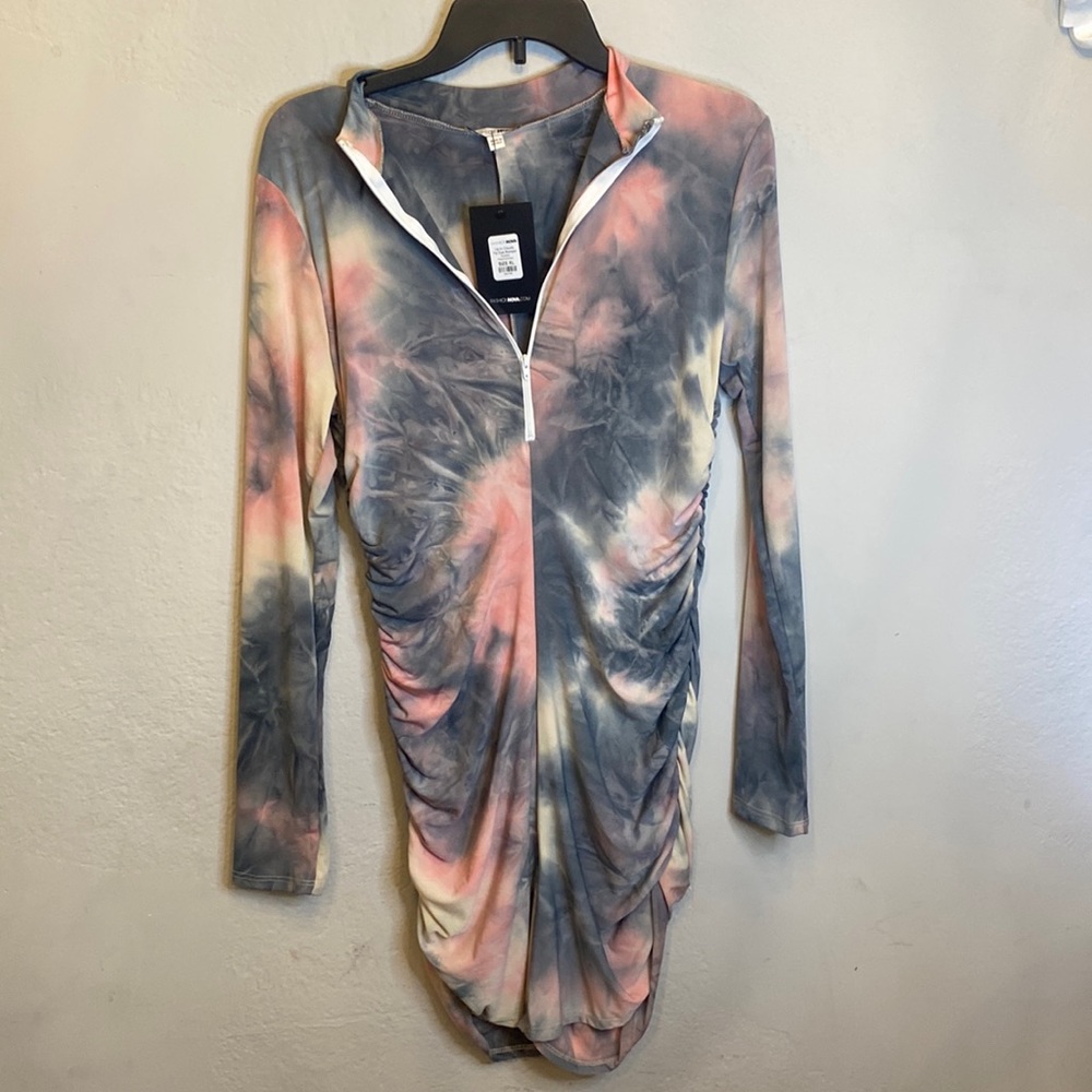 FASHION NOVA UP IN CLOUDS WOMEN'S MULTICOLOR TIE DYE ZIP NECK SHORTS ROMPER